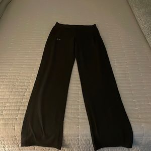 Black straight leg yoga pants